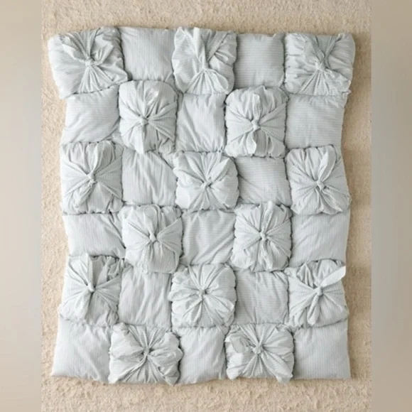 New Kai Yarn Dye Knotted Marshmallow Puff Blanket - Picture 1 of 4